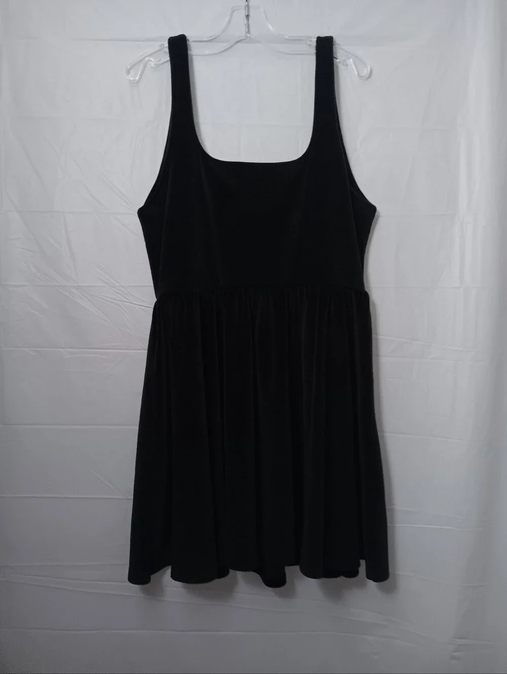 AMERICAN EAGLE BLACK VELVET  SQUARE- NECKLINE  SKATER DRESS SIZE MEDIUM